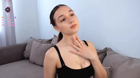 Snapshot of adelexx_zll chatting on February 12, 5:13 am adelexx_zll online show from February 12, 5:13 am