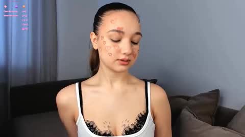 Snapshot of adelexx_zll chatting on February 14, 4:31 am adelexx_zll online show from February 14, 4:31 am