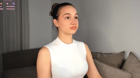 Snapshot of adelexx_zll chatting on February 25, 4:38 pm adelexx_zll online show from February 25, 4:38 pm