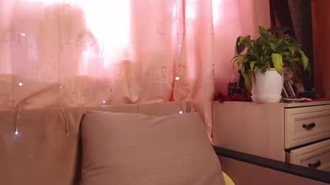 Snapshot of adelin_maxwell chatting on January 19, 6:42 am Lina online show from January 19, 6:42 am