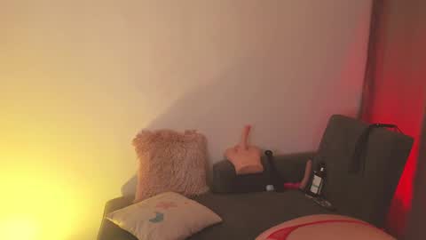 Snapshot of adelina_meilo chatting on December 4, 1:36 am YOUR QUEEN ---  online show from December 4, 1:36 am