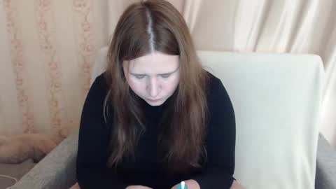 Snapshot of adelinalawson chatting on December 19, 10:02 am adelinalawson online show from December 19, 10:02 am