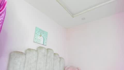 Snapshot of adeline1__ chatting on April 25, 2:14 pm dahia online show from April 25, 2:14 pm