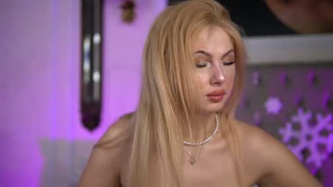 Snapshot of adelineking chatting on December 29, 3:00 am Ade online show from December 29, 3:00 am