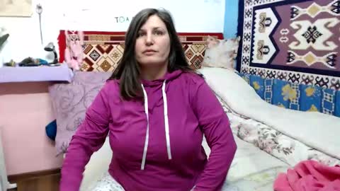 adelinemilf online show from February 12, 10:32 am