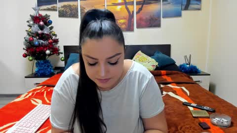 Snapshot of adellineee chatting on December 24, 1:59 am Adellineee online show from December 24, 1:59 am