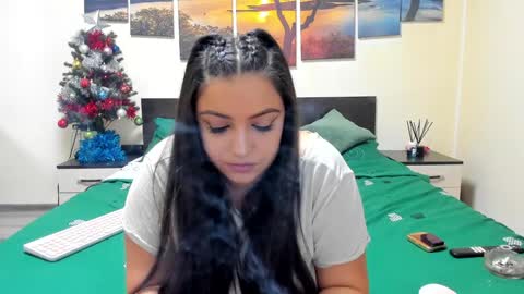 Snapshot of adellineee chatting on December 30, 12:54 am Adellineee online show from December 30, 12:54 am