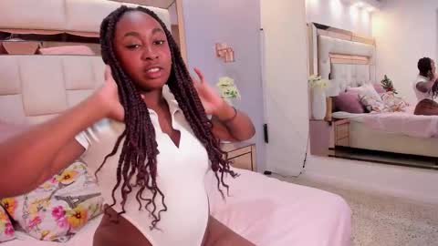 Adhara Mosquera online show from November 28, 1:25 pm