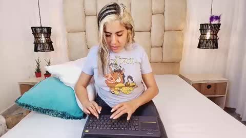 AdharaSmithh online show from February 11, 10:07 pm