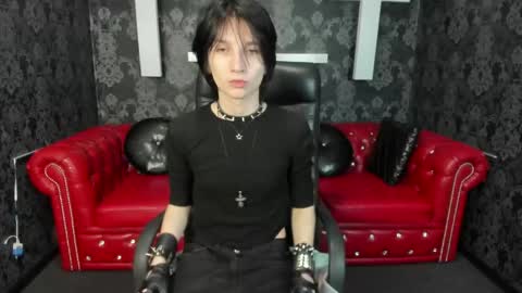 Snapshot of adonbev chatting on April 15, 5:14 am adonbev online show from April 15, 5:14 am