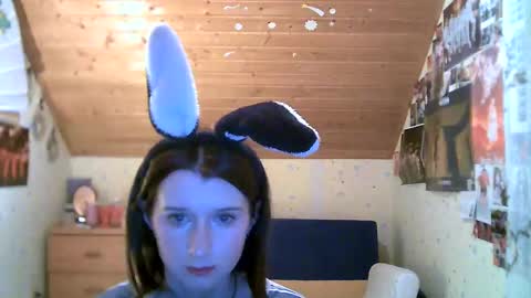 Snapshot of adorable_sparkle chatting on February 10, 7:28 pm adorable_sparkle online show from February 10, 7:28 pm