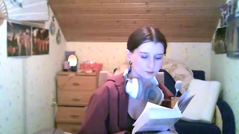Snapshot of adorable_sparkle chatting on February 19, 4:22 pm adorable_sparkle online show from February 19, 4:22 pm