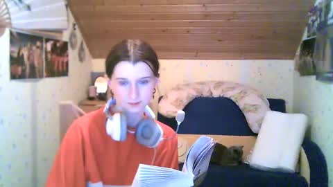 Snapshot of adorable_sparkle chatting on February 19, 7:27 pm adorable_sparkle online show from February 19, 7:27 pm
