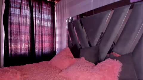 Stormi online show from December 14, 8:18 pm