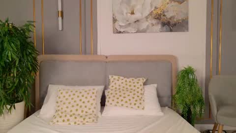 adoracortes online show from July 18, 5:11 am