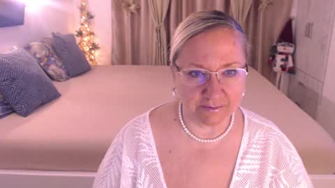 Cryna online show from December 18, 3:58 am