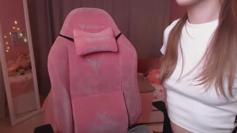 Snapshot of adria_arjona chatting on January 14, 7:36 am Eva online show from January 14, 7:36 am