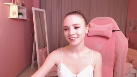 Snapshot of adria_arjona chatting on February 8, 7:34 am Eva online show from February 8, 7:34 am