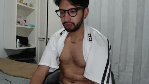 Snapshot of adrian_falcon chatting on April 14, 2:28 am Adrian Falcon online show from April 14, 2:28 am