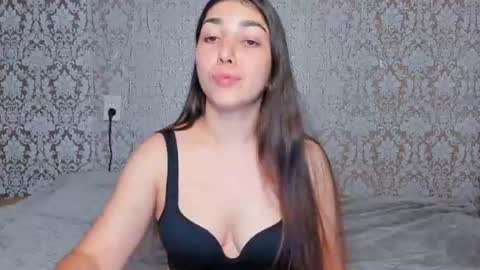 Snapshot of adrianakuiper chatting on June 25, 6:45 pm Adriana online show from June 25, 6:45 pm