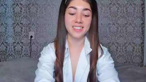 Snapshot of adrianakuiper chatting on June 30, 5:25 pm Adriana online show from June 30, 5:25 pm