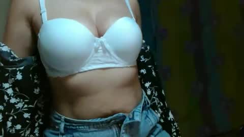 Adriana Tellez online show from January 3, 8:01 pm