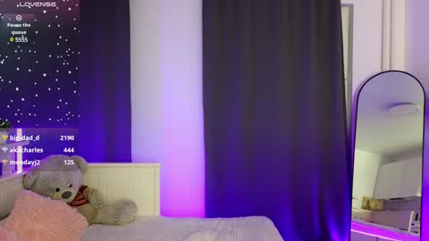 Snapshot of adrianawow1 chatting on February 26, 12:27 am adrianawow1 online show from February 26, 12:27 am