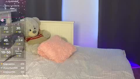 Snapshot of adrianawow1 chatting on March 6, 6:52 am adrianawow1 online show from March 6, 6:52 am