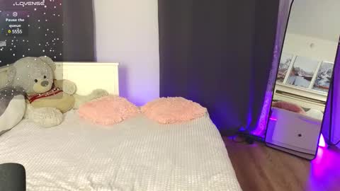 Snapshot of adrianawow1 chatting on March 7, 3:51 am adrianawow1 online show from March 7, 3:51 am