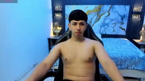 Snapshot of adrianfranko chatting on June 17, 2:29 pm Adrian Franco online show from June 17, 2:29 pm