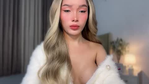 Snapshot of adrianna_limaxx chatting on April 7, 5:24 pm adrianna_limaxx online show from April 7, 5:24 pm