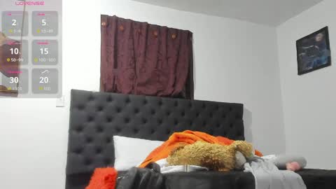 Snapshot of adriano_bigcock chatting on April 9, 4:23 am Adrian online show from April 9, 4:23 am