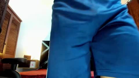 Snapshot of adriano_bigcock chatting on April 15, 4:19 am Adrian online show from April 15, 4:19 am