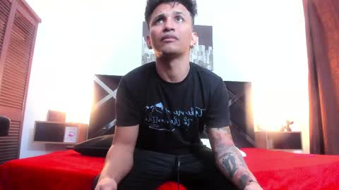 Snapshot of adriano_bigcock chatting on April 16, 4:13 am Adrian online show from April 16, 4:13 am