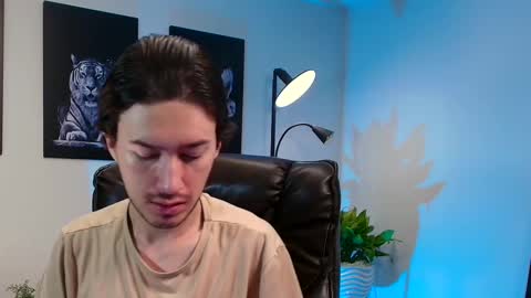 Snapshot of adrianwilliams_ chatting on February 10, 7:07 pm Adrian Williams online show from February 10, 7:07 pm