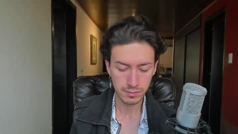 Snapshot of adrianwilliams_ chatting on November 7, 4:40 pm Adrian Williams online show from November 7, 4:40 pm