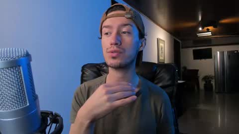 Snapshot of adrianwilliams_ chatting on November 15, 11:21 pm Adrian Williams online show from November 15, 11:21 pm