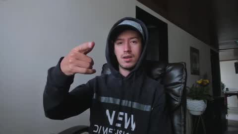 Snapshot of adrianwilliams_ chatting on January 12, 5:07 pm Adrian Williams online show from January 12, 5:07 pm