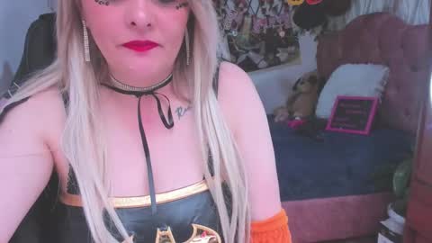 adriiana_fox_ online show from October 4, 4:27 pm