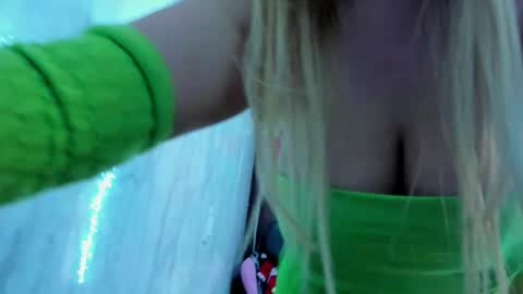 adriiana_fox_ online show from December 3, 4:49 pm