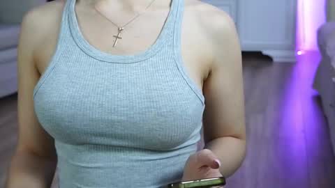 Aelia online show from February 4, 6:03 pm