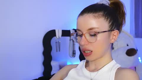 Aelia online show from March 9, 7:07 pm