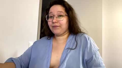 aemilialust online show from February 9, 5:33 am