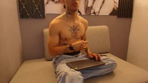 Snapshot of aethon_noir chatting on November 8, 2:06 pm AETHON online show from November 8, 2:06 pm