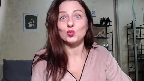 Snapshot of afi_black_coffee chatting on February 10, 10:42 am afi_black_coffee online show from February 10, 10:42 am