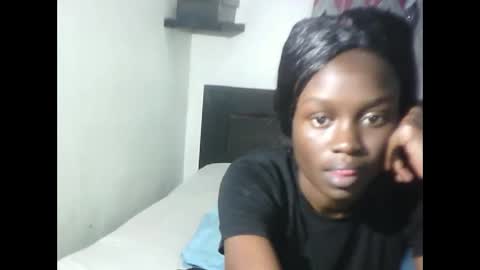 Snapshot of african_beauties chatting on February 13, 10:44 am Mia Friends online show from February 13, 10:44 am