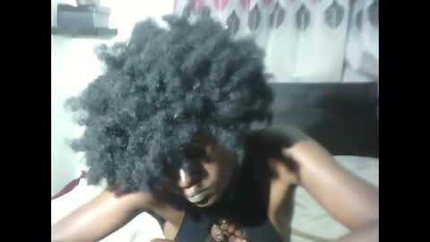 Snapshot of african_beauties chatting on February 16, 1:07 pm Mia Friends online show from February 16, 1:07 pm