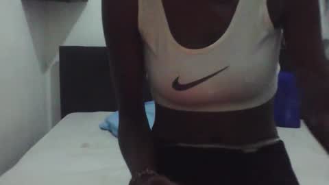 Snapshot of african_beauties chatting on February 25, 3:05 am Mia Friends online show from February 25, 3:05 am