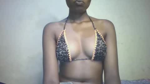 Snapshot of african_beuty20 chatting on April 3, 3:48 am Wendy online show from April 3, 3:48 am