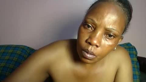 Snapshot of african_divaa chatting on February 18, 5:36 am african_divaa online show from February 18, 5:36 am